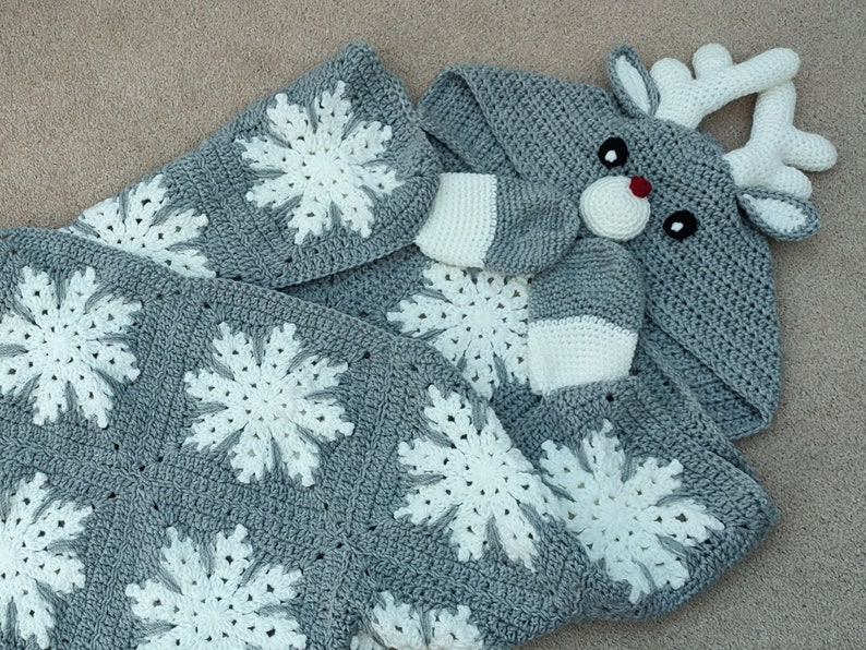 2 in 1 coperta con renna con cappuccio modello uncinetto / bambini adulti renna di Natale afghana / coperta indossabile con cappuccio regalo di compleanno coperta tiro immagine 3