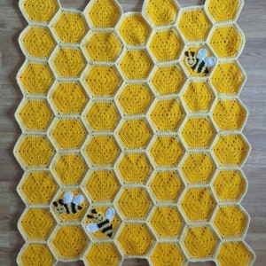 Bee Happy Honeycomb Baby Blanket Lapghan Crochet Pattern Bumblebee Blanket Baby Shower Gift Bee Blanket Baby Gift Beekeeper Birthday Gift zdjęcie 2