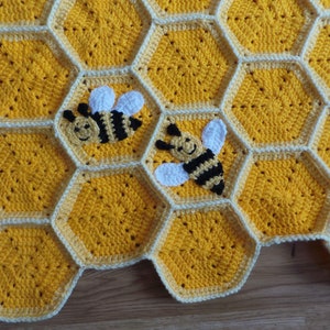 Bee Happy Honeycomb Baby Blanket Lapghan Crochet Pattern Bumblebee Blanket Baby Shower Gift Bee Blanket Baby Gift Beekeeper Birthday Gift image 5