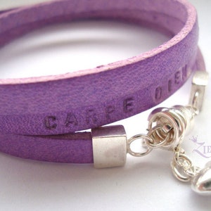 Lederarmband mit individuellem Text, Familienband, Stempelschmuck, Wickelarmband mit Text Bild 4