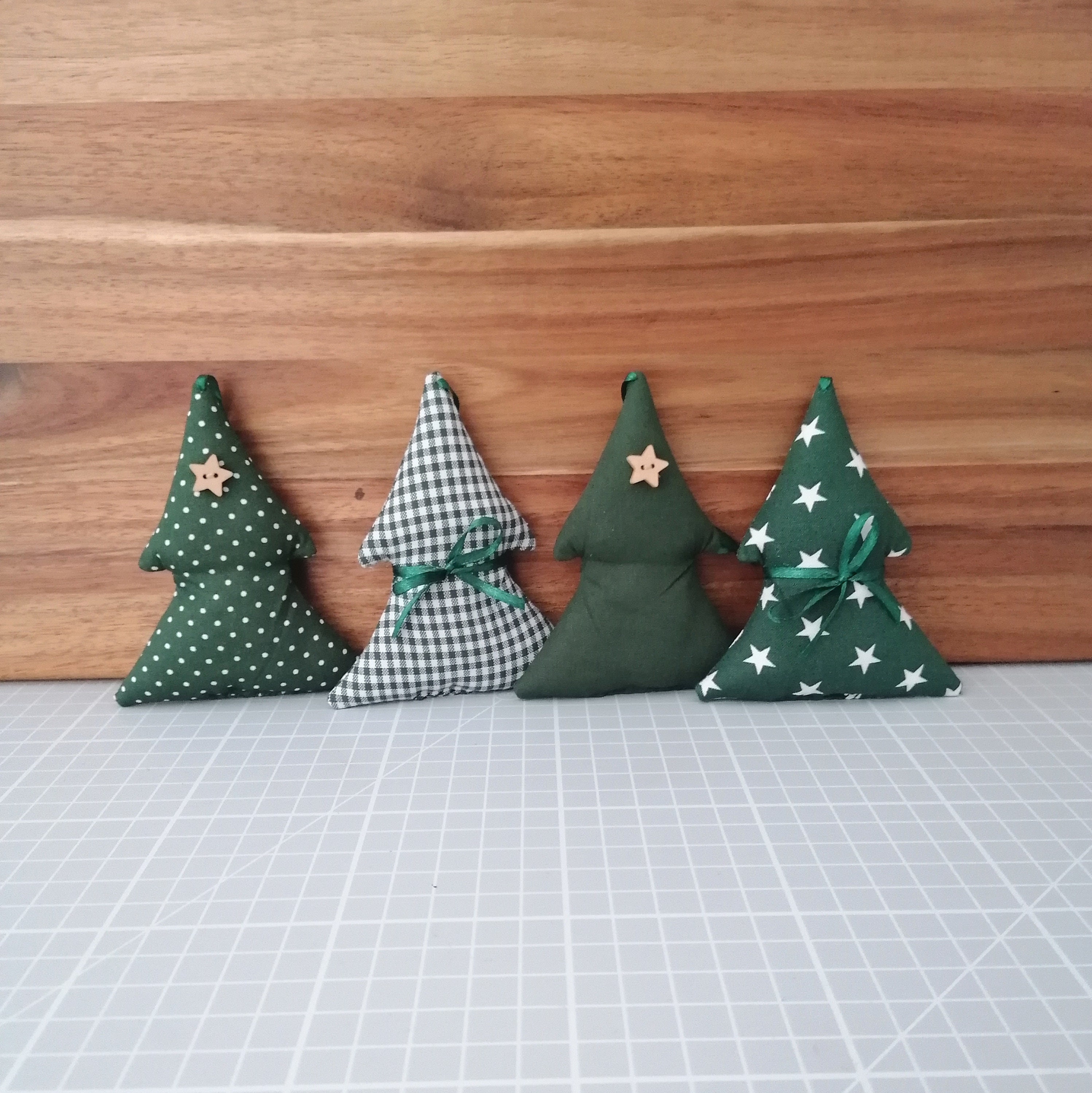 4 Christmas trees made of fabric in green as Christmas decorations // Christmas decorations made of fabric // Sewn souvenirs // Sewn items for Christmas