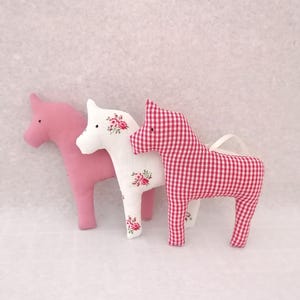 Dala fabric horses in red and white for hanging // Set of 3 Christmas decorations // Scandinavian decor and children's room decor // Christmas tree ornaments image 4
