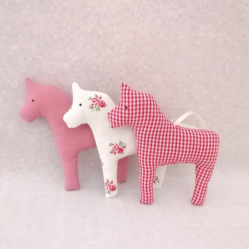Dala fabric horses in red and white for hanging // Set of 3 Christmas decorations // Scandinavian decor and children's room decor // Christmas tree ornaments image 4