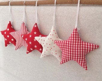 5 Sterne aus Stoff handgefertigt in rot und weiß für die Landhaus Deko // Fensterdeko // Deko Kinderzimmer