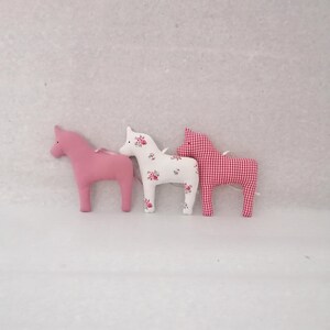 Dala fabric horses in red and white for hanging // Set of 3 Christmas decorations // Scandinavian decor and children's room decor // Christmas tree ornaments image 5