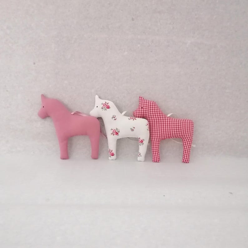 Dala fabric horses in red and white for hanging // Set of 3 Christmas decorations // Scandinavian decor and children's room decor // Christmas tree ornaments image 5