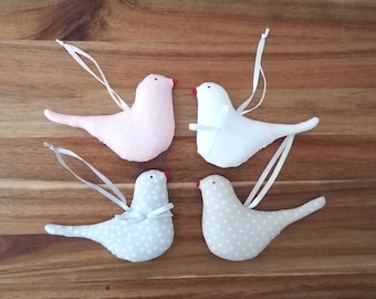 4 Vögel aus Stoff in rosa grau weiß und beige zum Hängen für die Sommerdeko // Geschenk für Mama