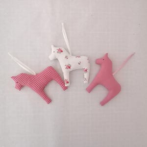 Dala fabric horses in red and white for hanging // Set of 3 Christmas decorations // Scandinavian decor and children's room decor // Christmas tree ornaments image 3