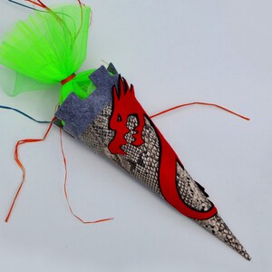 kleine Schultüte mit rotem Drachen, personalisierbare Geschwistertüte Dragon