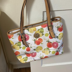 Handtasche viele Fächer