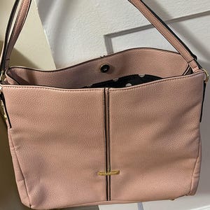 Handtasche mit vielen Fächern