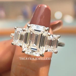 Three Stone Emerald Cut Moissanite Engagement Rings 3 CT Emerald Trilogy Diamond Ring 14K White Gold Wedding Ring Anniversary Ring For Women