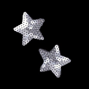 Könnte beinhalten: Zwei silberne Stern-förmige Pailletten-Patches.