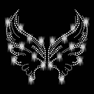 Könnte beinhalten: Ein weißer Strass-Design von einem Paar Flügel mit einer stilisierten Schmetterlingsform in der Mitte.