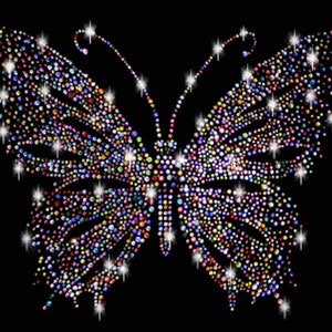 Può includere: Un design di farfalla colorato realizzato con strass scintillanti su uno sfondo nero.