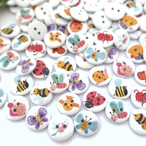 10 Holz Biene Schmetterling Vogel rund Knöpfe 15 mm VINTAGE Knopf Kinderknöpfe Babyknöpfe Jungen Baby Kinder button 2 Loch Hole bunt weiß Bild 2