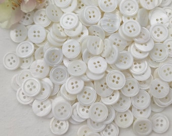 Klassische Perlmuttknöpfe 12,5 mm Weiß rund mit klassischem Rand im 4‑Loch Design – 5 Stück