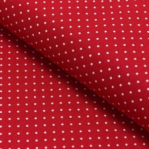 Könnte beinhalten: Roter Stoff mit weißen Punkten.