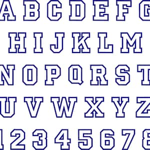 Könnte beinhalten: Ein vollständiger Satz von Großbuchstaben des englischen Alphabets von A bis Z und Ziffern von 0 bis 9, dargestellt in einer fetten, dunkelblauen Schrift im College-Stil mit weißer Innenfüllung und einer deutlichen dunkelblauen Umrandung.