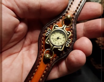 Reloj para mujer de pulsera Steampunk hecho a mano de cuero. Fabricado con cuero de alta calidad curtido de forma vegetal. M002