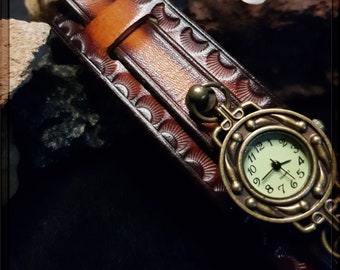 Reloj para mujer de pulsera Steampunk hecho a mano de cuero. Fabricado con cuero de alta calidad curtido de forma vegetal. M004