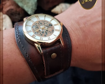 Hermoso reloj pulsera, muñequera de cuero autentico, hecha a mano con reloj estilo esqueleto.