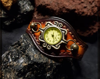 Reloj para mujer de pulsera Steampunk hecho a mano de cuero. Fabricado con cuero de alta calidad curtido de forma vegetal. M002