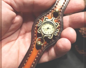 Reloj para mujer de pulsera Steampunk hecho a mano de cuero. Fabricado con cuero de alta calidad curtido de forma vegetal. M002
