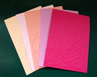 Geprägte-Schmetterlinge-Papierkarte-Kartenherstellung-Farbwahl-Grußkarten-Geschenkkarten-Prägepapier-Leinen Optik-basteln-Scrapbooking