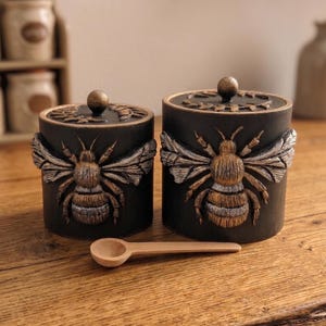 Bee sugar bowl with lid / Wood canister / Wooden container / Beekeeper gift / Handmade wood jar / Bee kitchen decor / Bee lovers gift