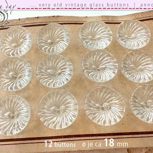 12 botones de cristal antiguos vintage de 1940/50 - cristal transparente sobre cartón original - gran diseño - ø cada uno aprox. 18 mm - N.º 651