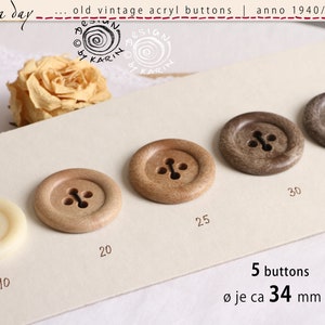 5 botões grandes e antigos de 1950 - parecem materiais reais - botões de quatro furos costurados em papelão - ø aprox 34 mm cada - Nº X-3436.