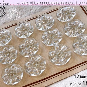 12 botones de cristal antiguos vintage de 1940 - cristal transparente sobre cartón original - delicado diseño floral - ø cada uno aprox. 18 mm - N.º 647