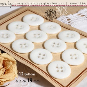 12 antiguos botones de cristal vintage de cuatro agujeros de 1930/40 - cristal blanco sobre cartón original - ø cada uno aprox. 19 mm - N.º 586