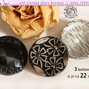 3 grote vintage glazen knoppen uit de jaren 50/60 - set in zwart en zilver - diverse prachtige designs - ca. 22 mm diameter per stuk - nr. 2852
