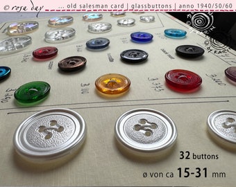 32 antiguos botones de cristal de colección de 1930/40 en muestrario - mismo diseño de cuatro agujeros en bonitos colores - ø aprox. 15-31 mm - No. X-4844