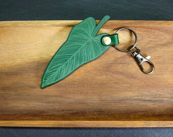 Leaf Leather Keyring: Handmade Forest Green Key Fob