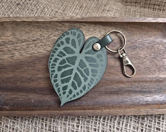 Personalized Anthurium Leaf Leather Keychain: Green Plant Bag Charm