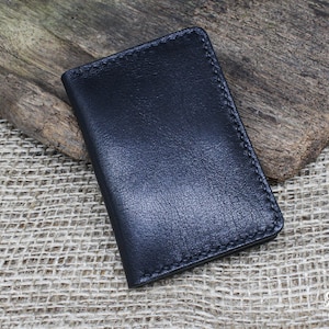 Tarjetero plegable de dos hojas, color negro, hecho a mano, piel de grano completo Horween Derby