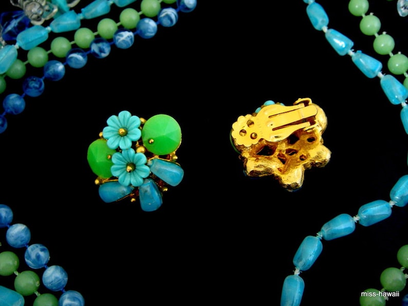 42 cm Flower Necklace /& 2.5 cm \u00d8 Clip Earrings earrings Set in turquoise neon green lime green White bells glass beads light blue and royal blue