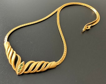 Vergoldete Vintage Halskette edel matt und glänzend vergoldete grüne Strass verzierte 1980s Collier Kette