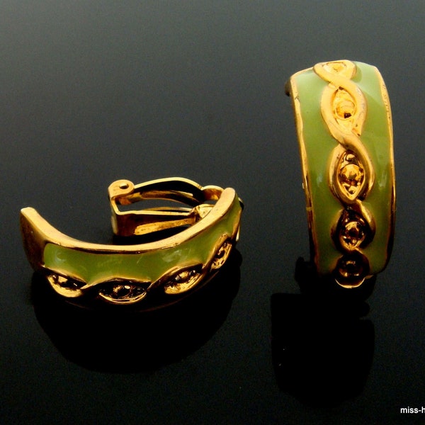 1980 's Elegant lime green paint enamelled clip earrings earrings. Great design & Great size 3 x 1.2 cm