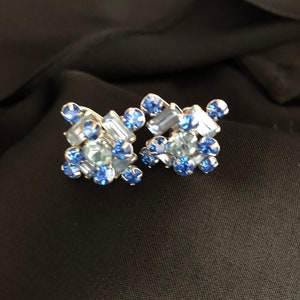 Jugendstil Schraubohrringe 1940s Fantastisch schöne Baguette Strass verzierte Royal blaue und hellblaue Ohrschrauben Ohrringe Bild 7