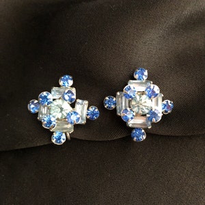 Jugendstil Schraubohrringe 1940s Fantastisch schöne Baguette Strass verzierte Royal blaue und hellblaue Ohrschrauben Ohrringe Bild 1