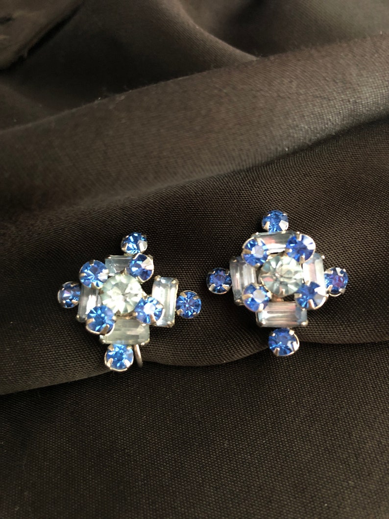 Jugendstil Schraubohrringe 1940s Fantastisch schöne Baguette Strass verzierte Royal blaue und hellblaue Ohrschrauben Ohrringe Bild 8