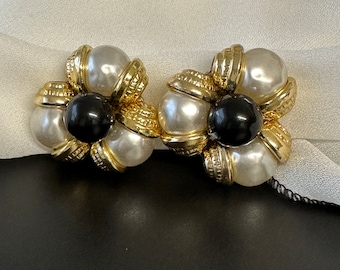 Pearl cluster clip earrings uneven vintage faux baroque pearl clip earrings 3.2 x 3 cm