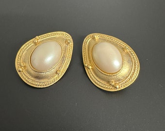 matt gold plated clip on earrings vintage 1980s clip earrings with faux pearls