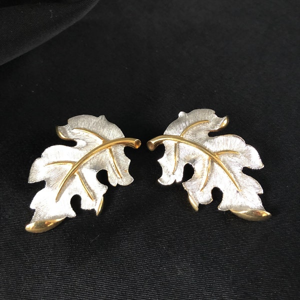 Judy Lee ear clips designer JUDY LEE signed elegant, high-quality, elegant, matt silver-plated and gold-plated vine leaf clip earrings, rare