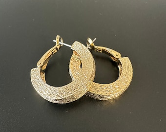 Textured surface creoles gold-plated, classic elegant vintage hoop earrings stud earrings 2.5 cm Ø