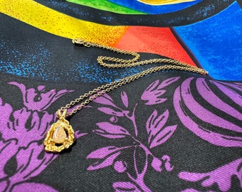 Faux Opal Halskette wunderschön schimmernde Cabochon Anhänger vergoldete Vintage 1980s Kette